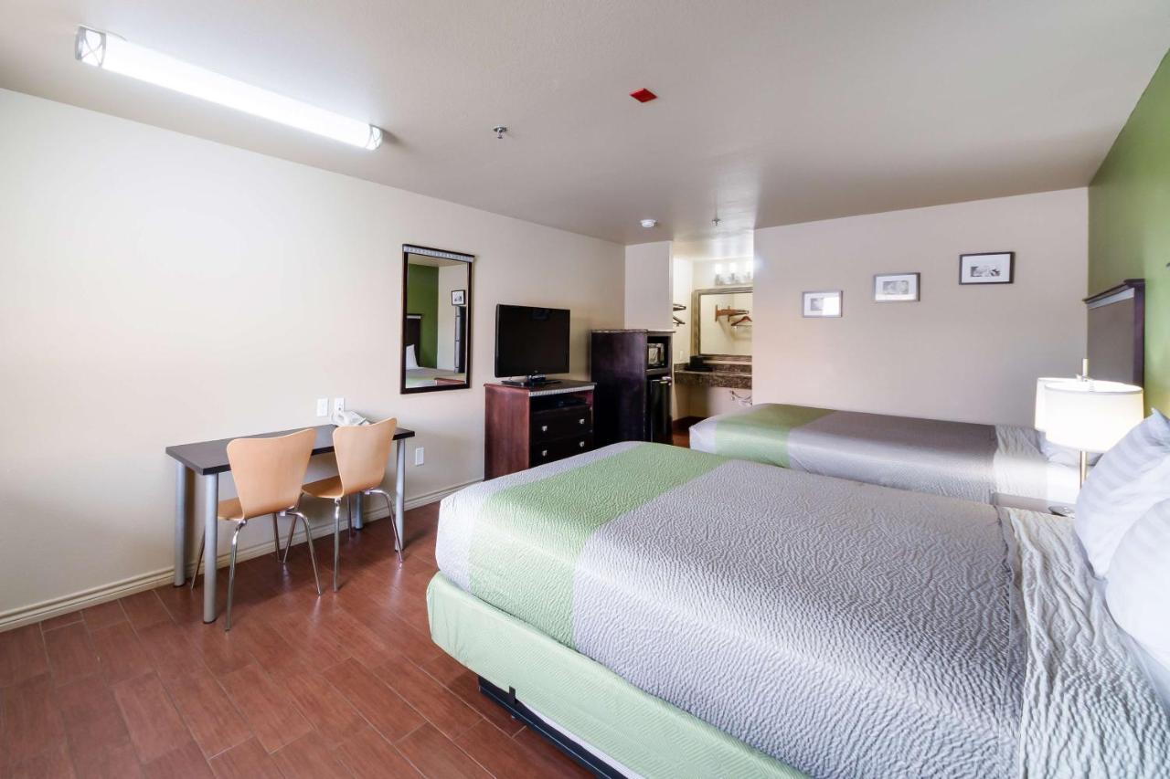 Motel 6 フローレスヴィル  エクステリア 写真