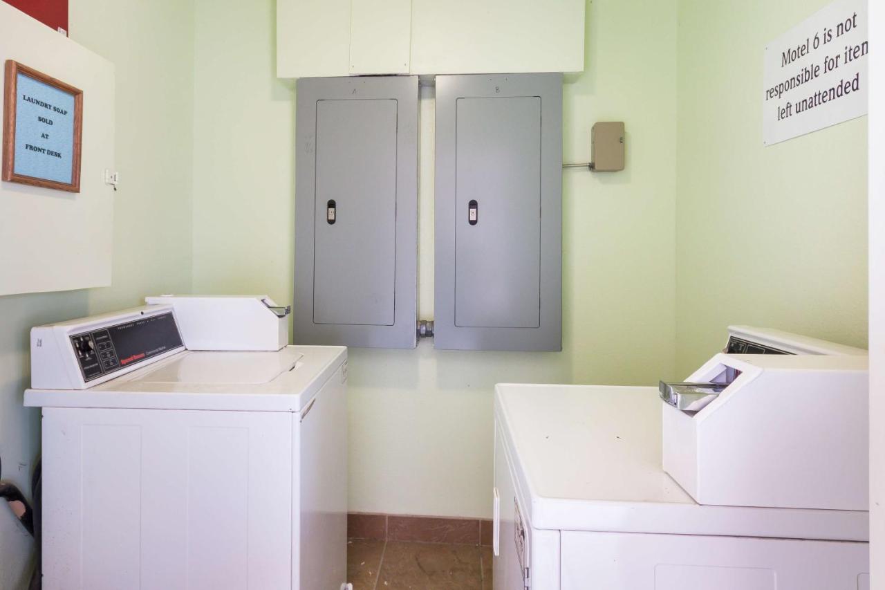 Motel 6 フローレスヴィル  エクステリア 写真